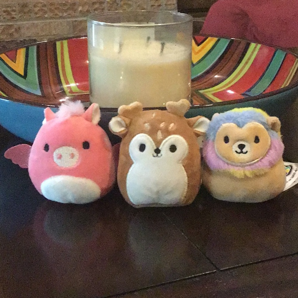 3 micro-mellows deer, lion, and flying pig.